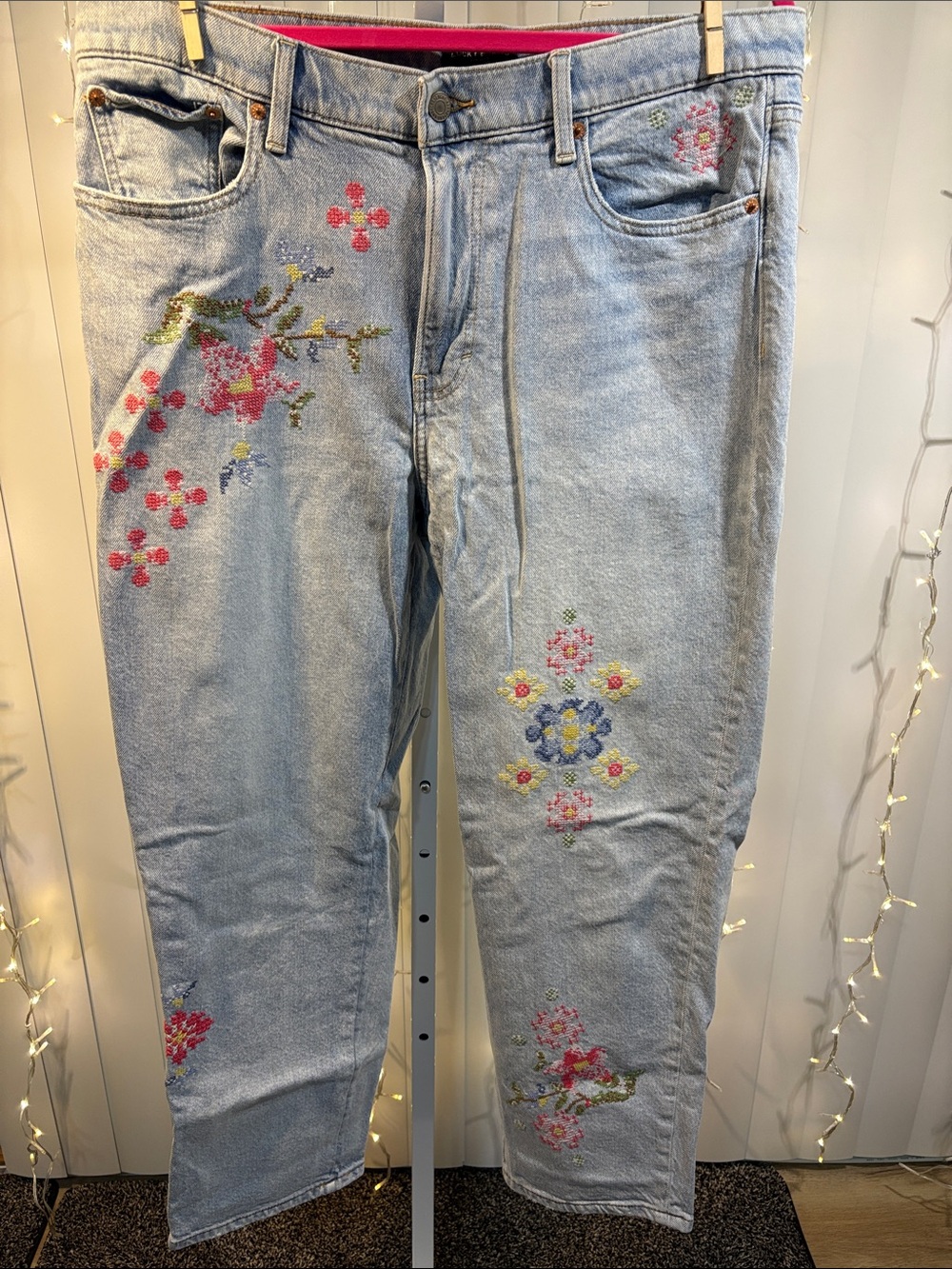 Lucky Brand Embroidered Floral Boy Mid Rise Relaxed Straight Leg  14/32.     #59